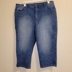 Gloria Vanderbilt Amanda 14P Crop Jeans With a Light Paisley Denim Pattern